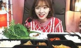 南宁市网红泡面妹吃瓜事件女主角,网络红人的争议瞬间